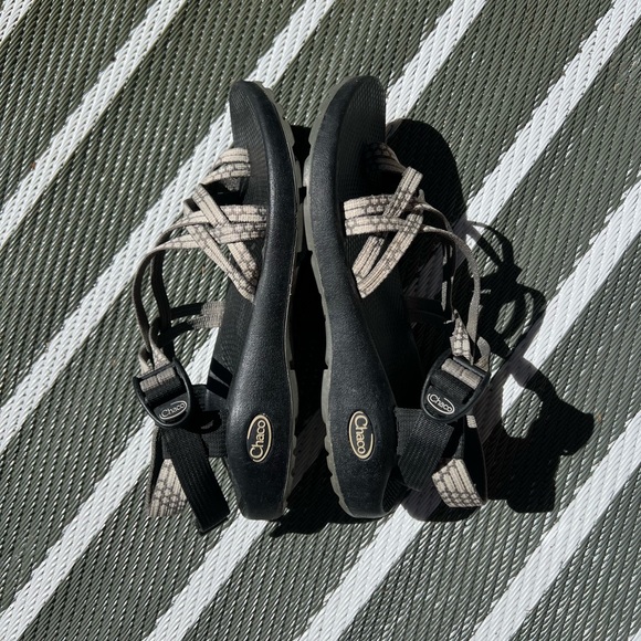 Chacos Classic Sandal Grey White Pattern - Picture 2 of 5